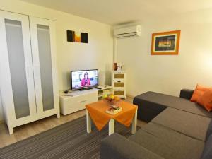 Apartment mit Blick auf das Wasser by Interhome