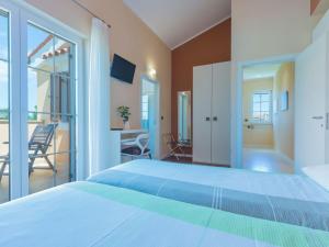 Holiday Home in Pomer mit privatem beheizten Pool und Meerblick by Interhome