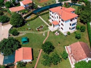 Apartment Villa Linet 8- by Interhome