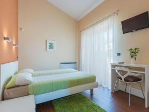 Holiday Home in Pomer mit privatem beheizten Pool und Meerblick by Interhome