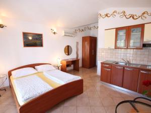 Apartment Villa Linet 8- by Interhome