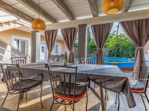 Holiday Home Villa Agneza mit Garten- Pool und Pavillon by Interhome