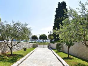Apartment Tolle Wohnung in Umag mit Kleiner Terrasse by Interhome