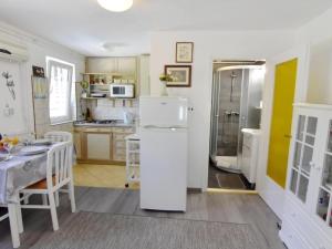 Apartment Tolle Wohnung in Umag mit Kleiner Terrasse by Interhome