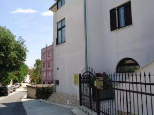 Apartment Wohnung mit Garten in der Nähe des Zentrums by Interhome