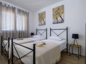 Apartment Studio Dora für 4 Personen und 1 Kind by Interhome