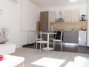 Apartment Leonardo B2 mit Terrasse by Interhome