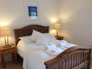 Garth Cottage - Riverside with Private Hot Tub