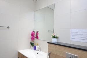 Modern Waterfront Studio | Steps from Cleveland Clinic