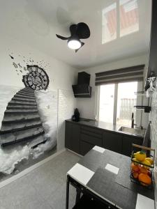 Modern Art Apartment 50m to the Beach