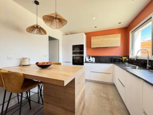 La Cabane - Villa neuve, Piscine Chauffée, Wifi, TV