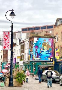 Exceptional 2-Floor Central London Escape - Sleeps Up to 10 with Skyline Terrace