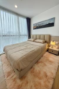 Elegant Stay with 360 degree Panoramic Rooftop Pool