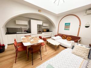 PT3 - Charming New Apt with AC - Historical Center