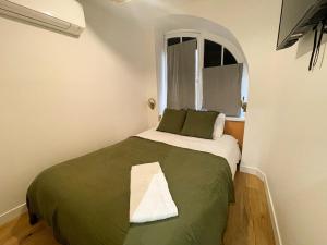 PT3 - Charming New Apt with AC - Historical Center