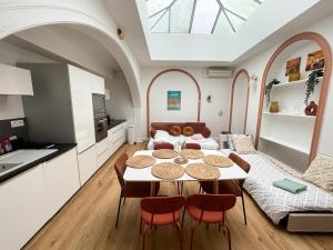 PT3 - Charming New Apt with AC - Historical Center