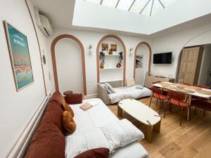 PT3 - Charming New Apt with AC - Historical Center