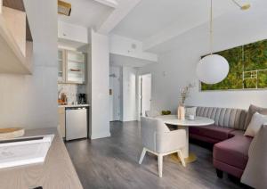 Alluring and Spacious 1 Bed 1 Bath Apt