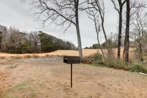 Kitty Hawk Apartment with Hot Tub - 1 Mi to Beach!