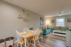 Kitty Hawk Apartment with Hot Tub - 1 Mi to Beach!