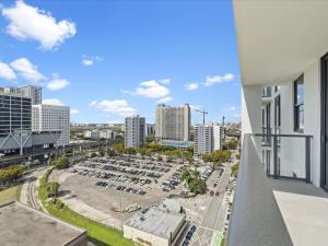 Downtown Stay with Rooftop Pool Amenities