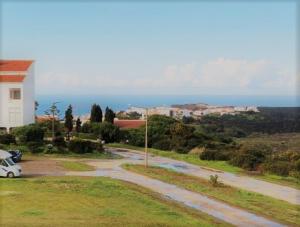Ocean View Apartment near Arrifana Beach with Parking