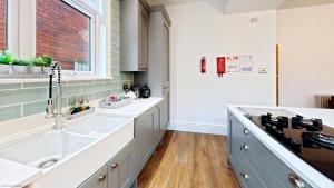 Peasholm Place - Hot Tub Hire at additional cost available - overlooking Peasholm Park - near beach and North Bay Amenities with 2 spaces on driveway