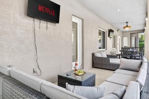 family house 5BR Heated Pool Home in Brandon - Pool Table