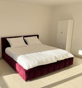 1 Private Parking, King-Size Bed & Non-smoker