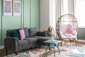 APT In Downtown WParking+Pool+MovieProjector+View