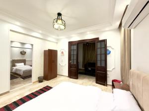 TriPyramids Suites