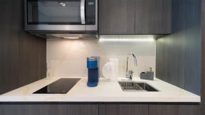 One 1402B Hotel Room: New Beachfront Resort, Style & Comfort