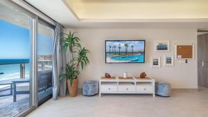 Elegant Ocean Getaway Designed for Relaxation and Luxury