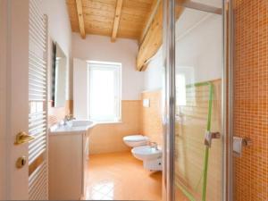 Apartment Loft in San Felice Del Benaco mit Terrasse by Interhome