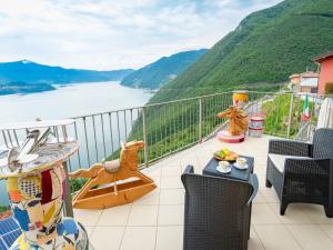 Apartment Serafino - Terrasse und Pool am Iseosee by Interhome