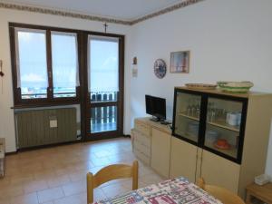 Apartment Wohnung mit Balkon mit Seeblick by Interhome