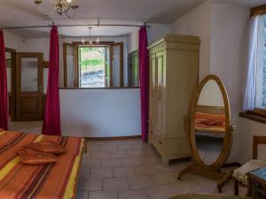 Apartment Historisches Haus mit Seeblick by Interhome