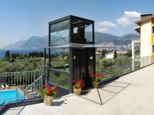 Apartment Zwei-Zimmer-Wohnung mit teilweisem Seeblick by Interhome