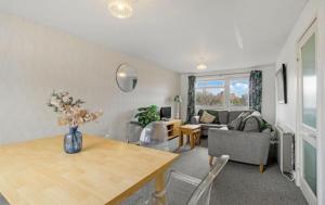 Central Upton Upon Severn 2 bedroom property sleeps 6