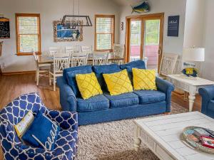 Raspberry Duck - Duck Landing, 525 Yds to Beach, Pool, Tiki Bar, Hot Tub, Close to Downtown