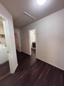 5bd Beautiful Modern home in Spring