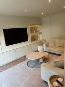 Large Luxury House in Marple, 4x Bed & Sleeps 8