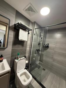 Lavy Executive One Bedroom Apartment In lavinghton