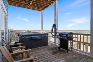 Family Beachfront 5BR Home On Dauphin Island Hot Tub