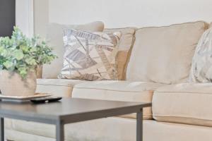 Family 5BR Ocala Farm Home With Heated Pool 6Min To WEC