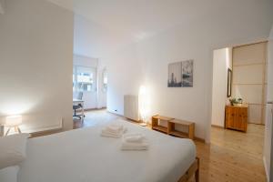 Free Parking, 2 min to Metro, 8 min to RHO Fair