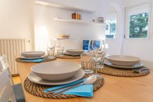 Free Parking, 2 min to Metro, 8 min to RHO Fair