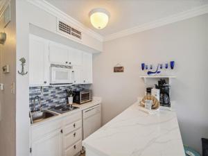 Victorian 5302- Oceans Away