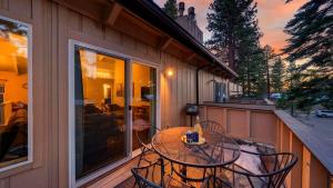 Pinecone Peak by AvantStay Incline Village Condo Fireplace Balconies Pool Access
