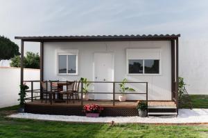 Casa con jardin y piscina WiFi y aire acondicionado